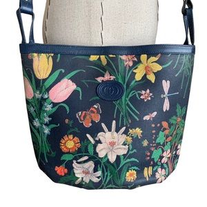 Vintage 80s Gucci Navy Shoulder Crossbody Bucket Bag Flora Floral Canvas Leather